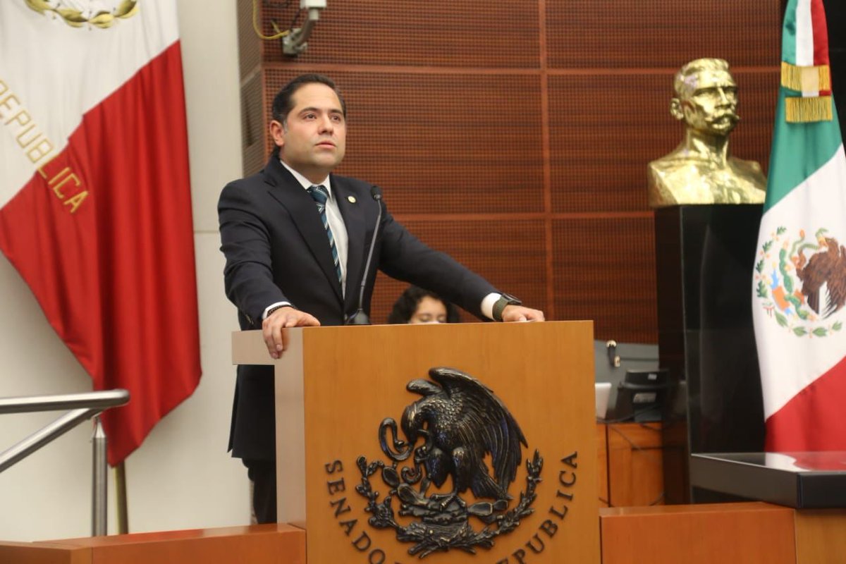 RaulBCCue's tweet photo. A nombre de la @comarnacc del @senadomexicano, es un honor reconocer la invaluable labor del Dr. José Sarukhán, al frente de @Conabio desde hace 30 años. Gracias por su entrega, compromiso y trabajo por la riqueza natural de México. https://t.co/g9igIijnlb