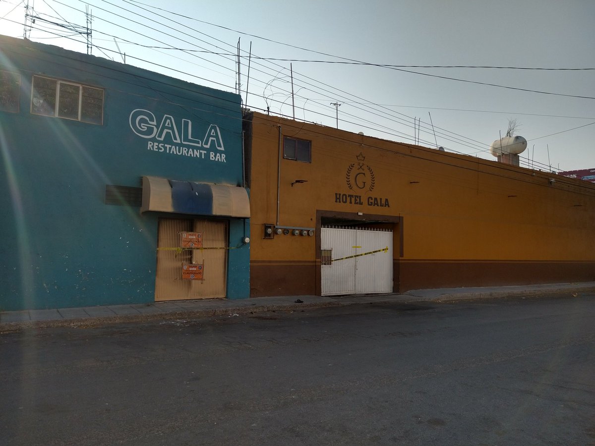 #suman11muertos
La Fiscalía General del Estado dió a conocer que suman 11 muertos y un herido, en el ataque al hotel y bar "Gala", en total 8 mujeres y tres hombres, uno de los heridos murió en el hospital, la zona se percibe con miedo.