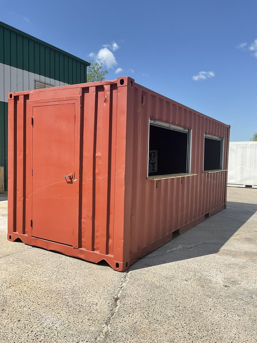 KellyFreezer's tweet image. Take a look at a container our skilled shop at Kelly customized to use for concessions.  These can be customized for your specific need with added lights, shelves and or flooring.  We have this one ready in our CT yard ready for sale or rent.