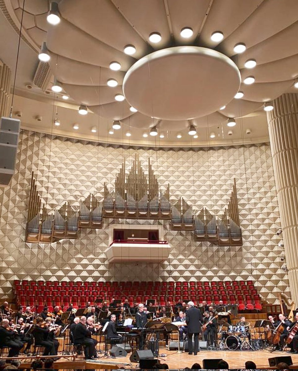 ivanlinsoficial's tweet photo. Registros do concerto que aconteceu em #Tbilisi - no Kakhidze Music Center - com #Ivanlins &amp; banda + #ZaraMcFarlane + Orquestra Sinfônica da Georgia 🇬🇪. Noite linda! ✨️🙏🏻

#tourinternacional
#KakhidzeMusicCenter #Georgia https://t.co/39WKliAHH5