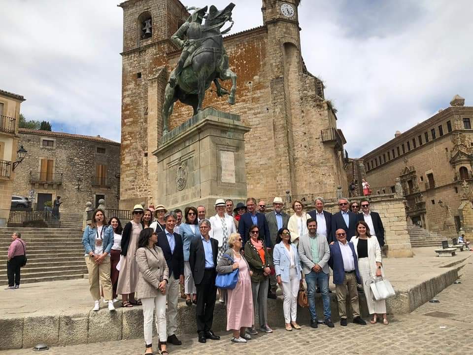Trujilloweb's tweet photo. Visita de los Embajadores de la Unión Europea a nuestra ciudad. 
#embajadores
#juntaex https://t.co/VUrZqb9yZm
