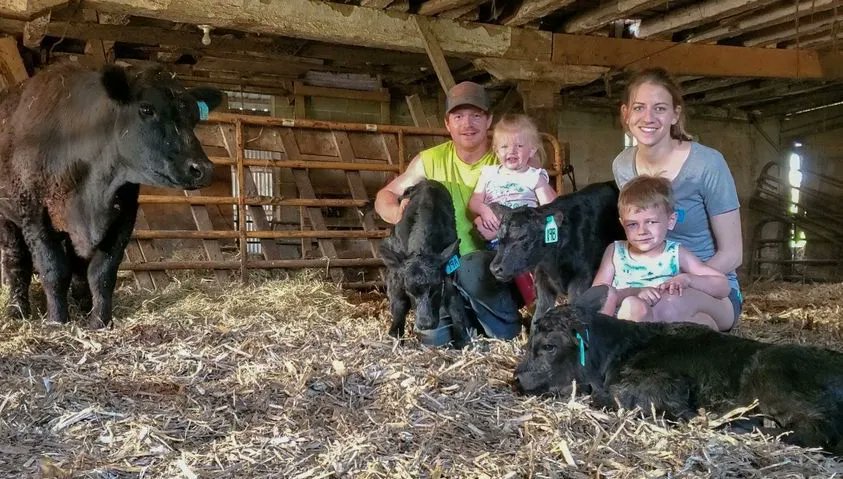OfficialRFDTV's tweet image. We want to wish this farm family a warm congratulations as they had triplets born on their farm in Chaseburg, Wisconsin! They say everyone is alive and doing well. ❤️

📷 : Marissa Midtlien via Instagram

#farmfamily #viewerphoto #triplets #calves #newborncalves #AgTwitter