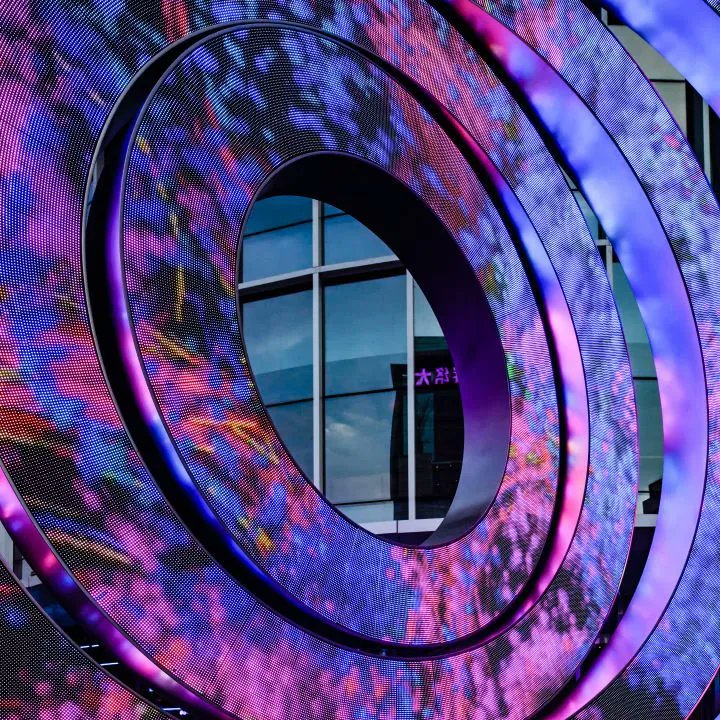 'Data Eye of Wangjing' by Ouchhh is a  public art sculpture that utilizes data of life in Beijing to create stunning visuals.  

buff.ly/3zaMAtt