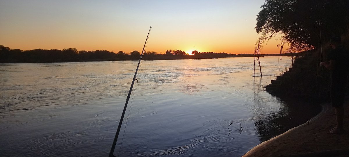 Ajwashere8's tweet photo. Great day on the Orange River with @Jo_Munky and @SplurgePics #fishing #yellowfish #khamkirri https://t.co/SL6aUzqoKd