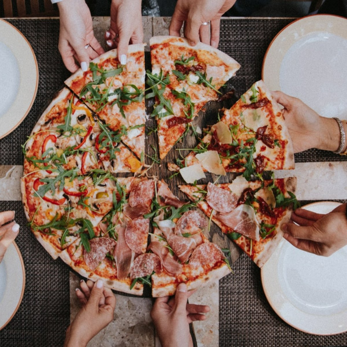 shareatableapp's tweet image. Good food is meant to be shared. Through our app, you can share your table with old friends and new. IOS App link: apps.apple.com/us/app/share-a… Android App link: play.google.com/store/apps/det…