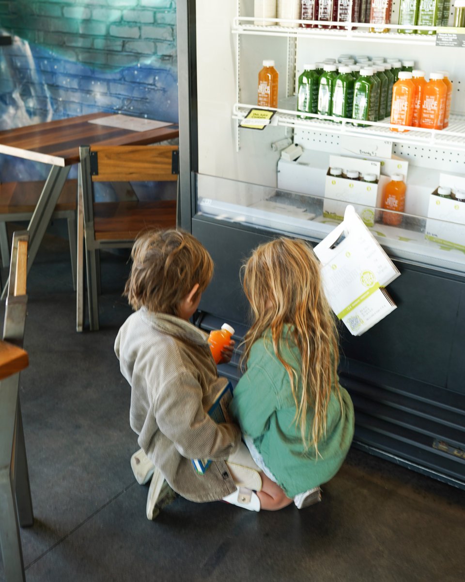 BoiseJuiceCo's tweet photo. We've got full juice coolers and there's a perfect cold-pressed juice out there for everyone! Even the kiddos will find something on our shelves they like! 🤗
Happy Tuesday Boise! 💚
#BoiseJuiceCo #HappyTuesday #BJC #ColdPressedJuice #ColdOffThePress #DrinkResponsibly #Boise https://t.co/qCtoiAJzD9