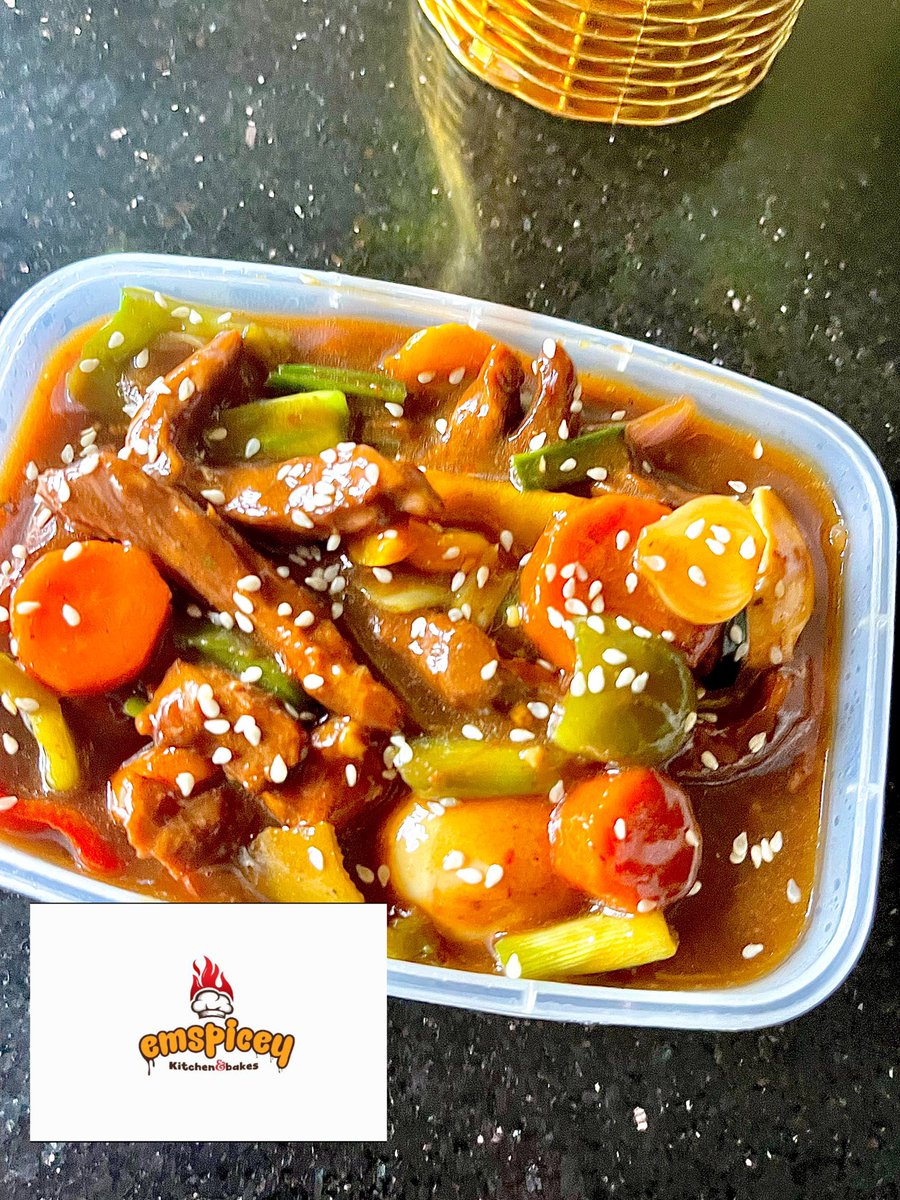 EMSPICEY's tweet photo. Want to know what’s better that rice and stew?

Rice and beef-pork veggie sauce !

The best alternative for you if you’re tired of the regular white rice sauce but still want to maintain a healthy and delicious diet

It’s made with your favorite veggies 

😋 https://t.co/wkbtzxjIEk