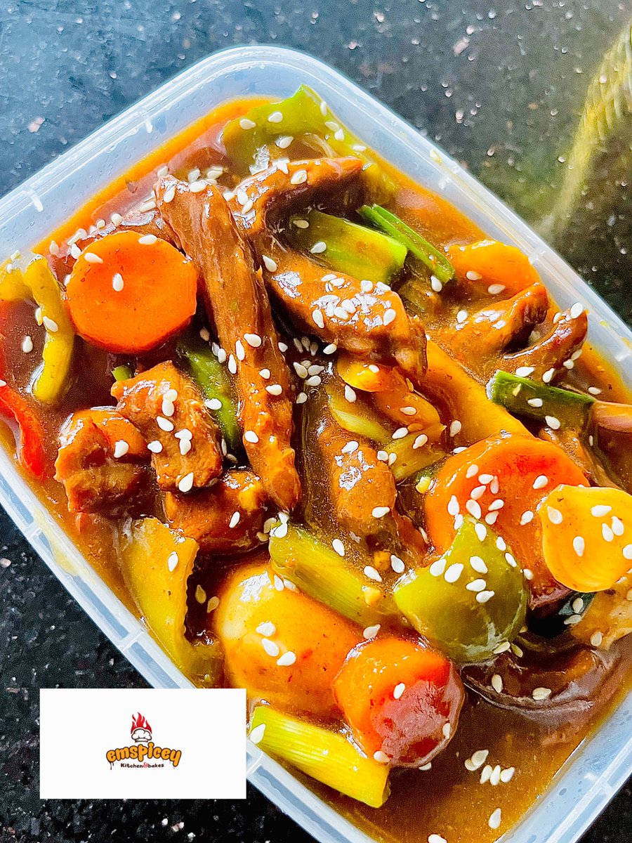 EMSPICEY's tweet photo. Want to know what’s better that rice and stew?

Rice and beef-pork veggie sauce !

The best alternative for you if you’re tired of the regular white rice sauce but still want to maintain a healthy and delicious diet

It’s made with your favorite veggies 

😋 https://t.co/wkbtzxjIEk