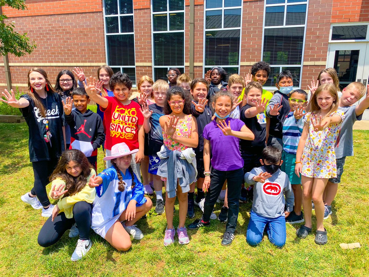thepowerof4th's tweet photo. MY WHOLE HEART!!! these kiddos are ready for 5th grade but i’m not ready to let them go!! #4theverfamily 🤍🌈 https://t.co/DfMR7bw2oc
