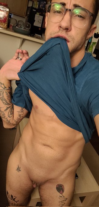 Needs a nice cumshot https://t.co/6BOriefRVn