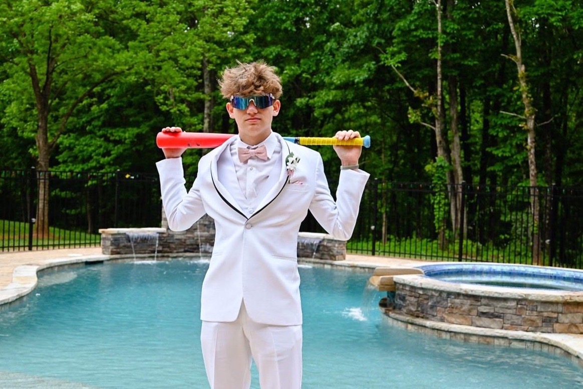 baumbat's tweet photo. D1 BAUMER @connor.shouse is a sharp dressed man π #baumnation #baumbat #formalszn https://t.co/roHezWEjZ4