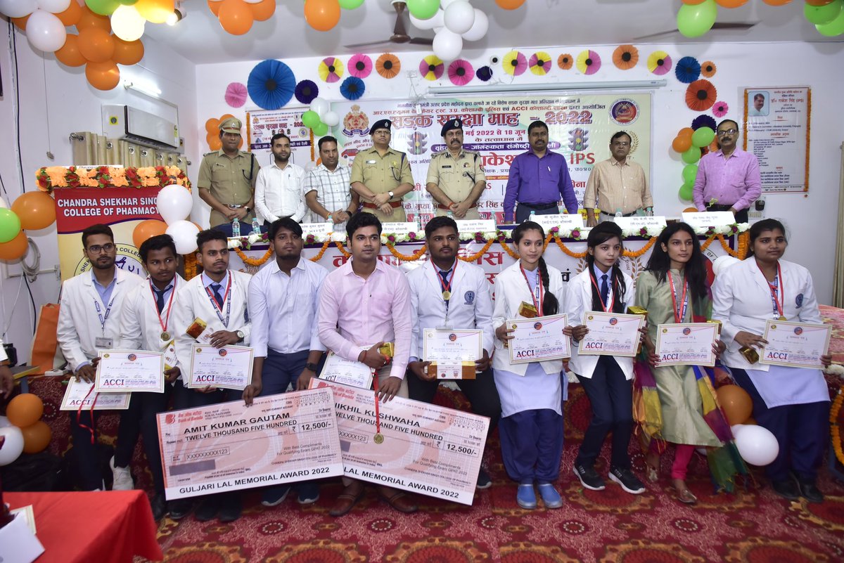rakeshs_ips's tweet photo. Had the privilege to interacting with Students of #Chandrashekhar_Singh_College_Of_Pharmacy_Kaushambi
By participating the #RoadSafetyProgram at #CSSCP_Kaushambi.
Organised by @kaushambipolice @rs_human
& @acci_bharat .
@igrangealld
@DMkaushambi https://t.co/rHbSOAbtWA