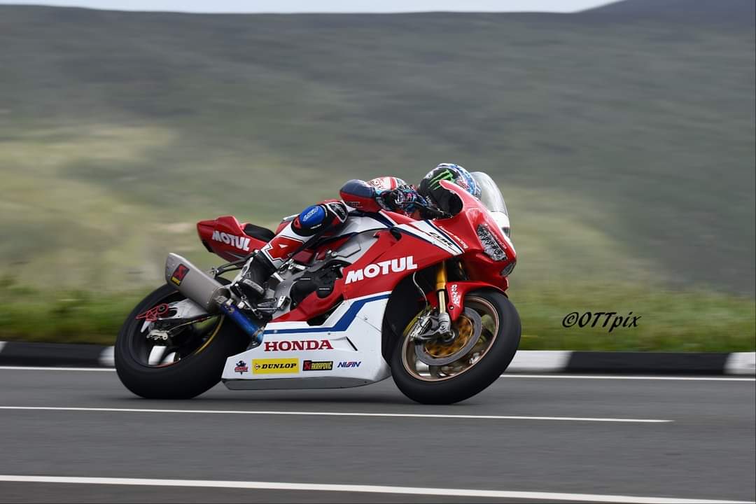 OTTpix's tweet photo. Nearly there! Hutchy out of the Bungalow. 1 more sleep and we start our pilgrimage #LoveTT #itsgettingcloser ๐ช๐๐ฎ๐ฒ๐ @HondaRacingCBR @ttracesofficial @StevieRRN https://t.co/Pp69xoKXh2