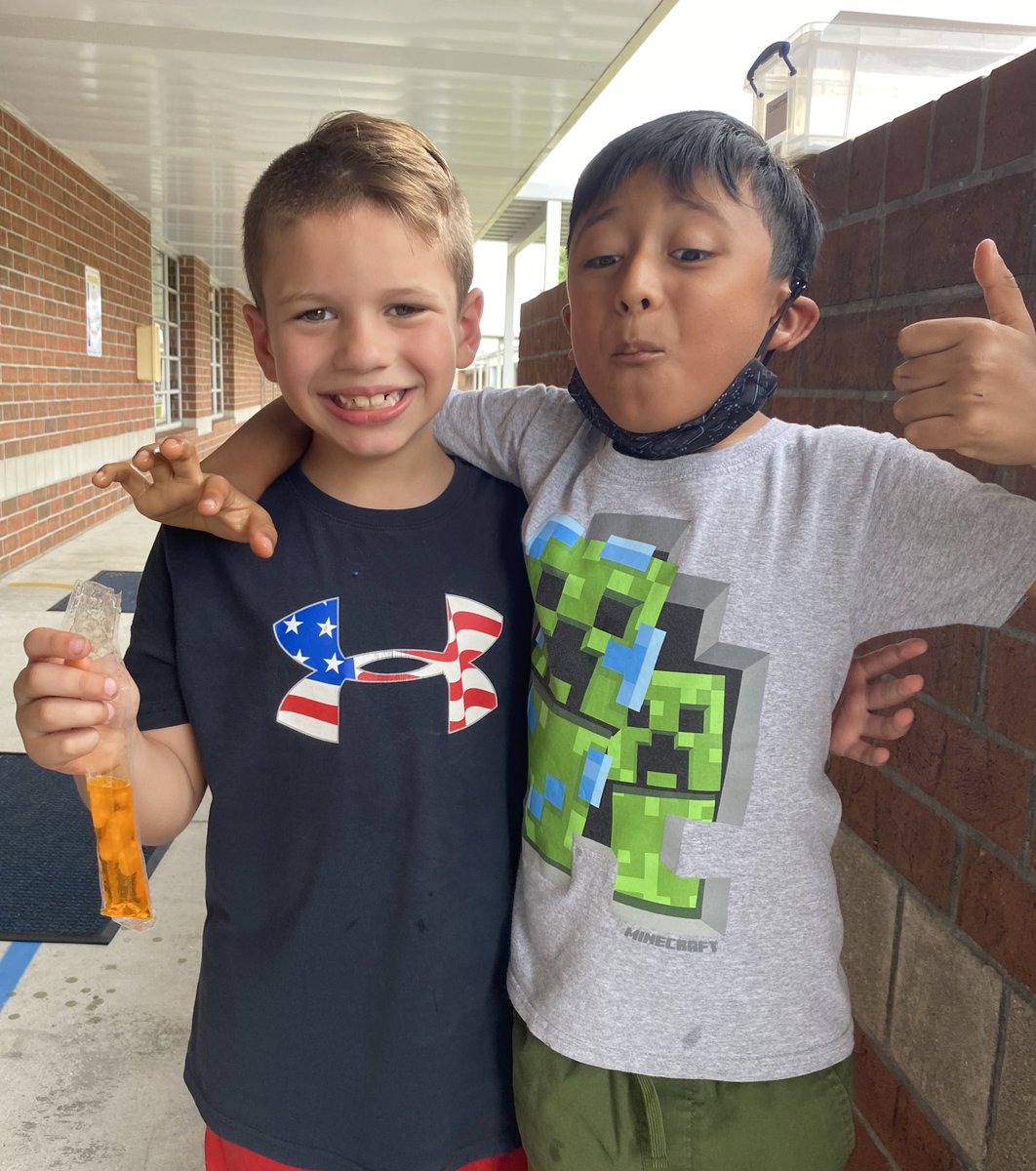 MsSchwartzman's tweet photo. Thank you @PMEMrsCassilly for such a wonderful treat to celebrate our classes hard work. Today Mrs. Cassilly celebrated classes who achieved a weekly average of 85% or higher on @iReady !! The popsicles made us a little silly🤪 @pmepelicans https://t.co/Pts19sp8TQ