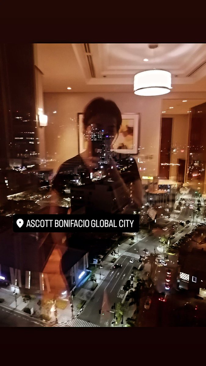 VMalihim's tweet photo. Her and the city lights... https://t.co/y5gowQ4Rbh