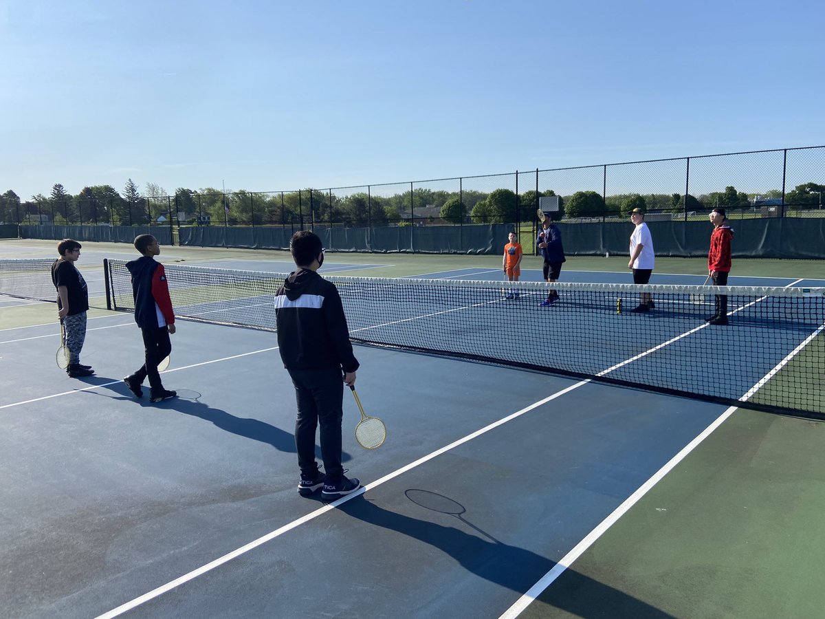 GCMSPHYSED's tweet photo. A beautiful Tuesday for some outdoor pickle ball and badminton #GCMSPE #lifelongactivities https://t.co/Fbgrxef5WJ