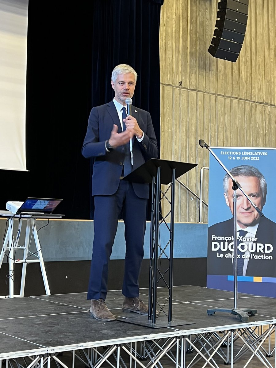 alainhoupert's tweet photo. Belle réunion autour de @FX_DUGOURD à Fontaine-les-Dijon, la ville de naissance de Saint-Bernard, avec la présence généreuse de notre ami @laurentwauquiez, très attaché à Dijon par son cher cher père Philippe ! Merci Laurent, pour ton engagement ! « Aimer, c’est donner » https://t.co/87y7Z3KWNV