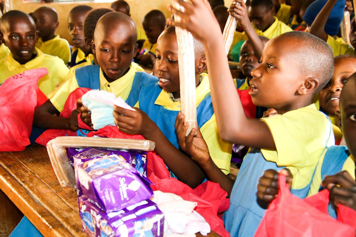 FirstLadyMKN's tweet photo. Distributing dignity packs to school going children in  underprivileged primary schools in Mbooni and Kilome Sub-Counties. The program aims at improving their general personal hygiene and overall performance in schools.
 @governorkibwana @OfficialMakueni https://t.co/JEn44dj0zG