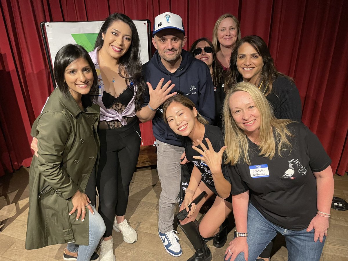 Carly aka ComTar tweet media