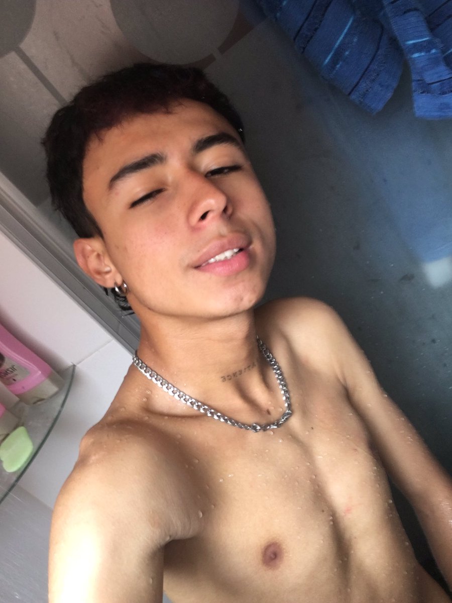 david02579405's tweet photo. Fotico en el baño Xd https://t.co/fSZGyUmQYc