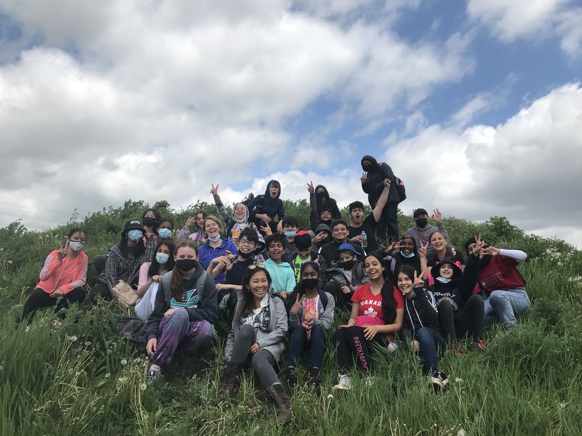 CVC_CA's tweet photo. Last week, 70 students from @StRochCSS and @CamillaRoad schools helped plant 62 native trees and shrubs, remove 6 BIG bags of invasive garlic mustard and buckthorn in Georgetown and Brampton! Thank you for taking the time to help fight climate change 🌎🌲 #Youth4theCredit https://t.co/N08EA5YyOL
