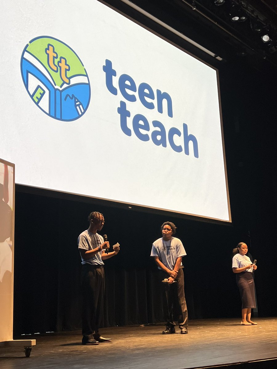 HoustonISD's tweet photo. teen teach from @KashmereHS offering academic solutions at #HustleTank. @HISD_GUNITY_HGI #HISD https://t.co/8ITugo6lDj