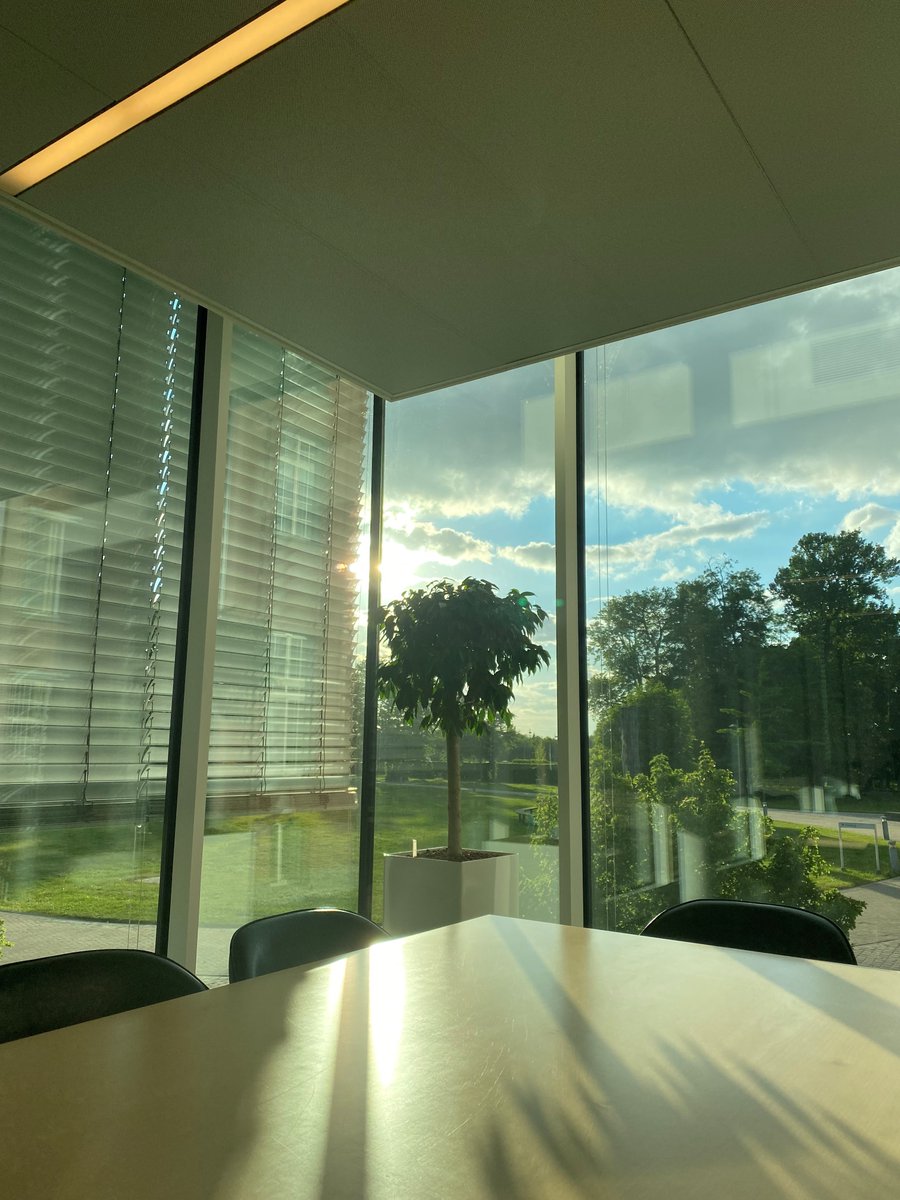 Vanavond een inspirerende bijeenkomst van onze werkgroep "krachtig in ervaringswerk" binnen <a href="/sintjozefpittem/">Kliniek Sint-Jozef</a> . Een moment waar er samen nagedacht wordt om ervaringswerk te laten groeien en bloeien, zowel binnen als buiten de muren van het ziekenhuis! #herstel #ervaringswerk #GGZ