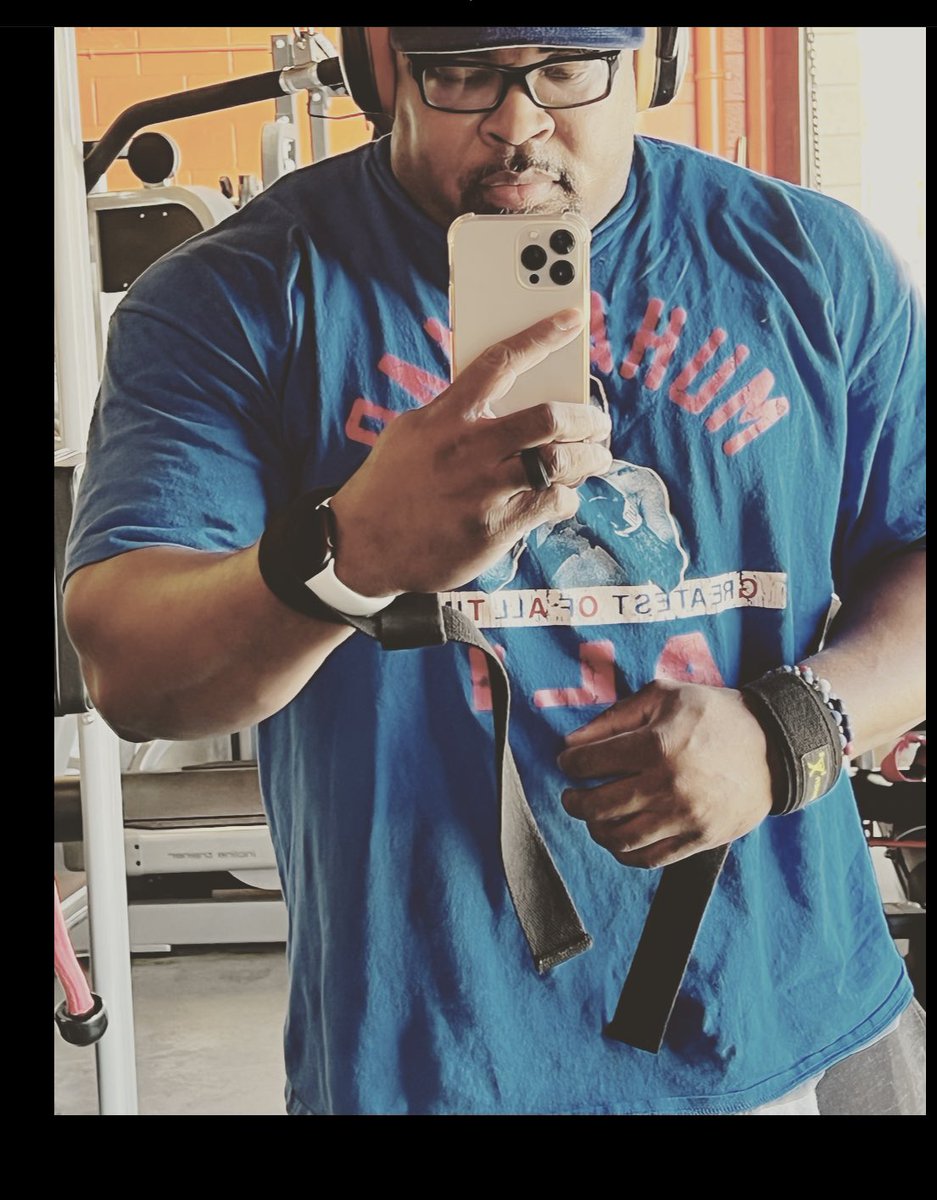 KephyanSheppard's tweet photo. 3 weeks in to the current phase. Down 18 pounds and somehow bigger but smaller simultaneously. @tdsfoulgerssoldiers knows what he’s doing folks. I feel great. ⁣

#body #bodybuilding #bodybuildingaddict #bodybuildingdotcom  #bodybuildinglifestyle https://t.co/p3XBuXyljM