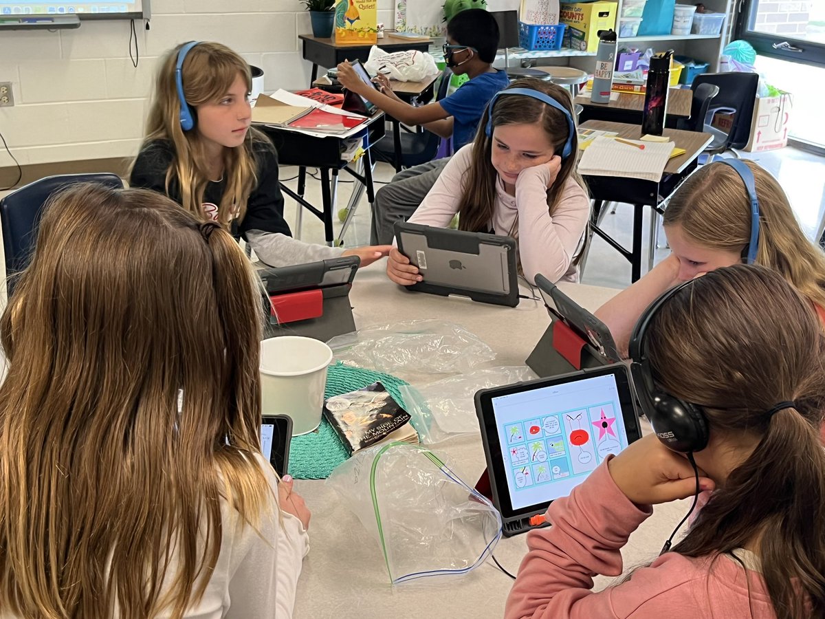 Lines3MW's tweet photo. Celebrating our awesome comic book unit by reading our classmates’ books while listening to the audio recordings. What a great way to enjoy each other’s writing! @Lines_Principal @Lines220 #seethestudent220 #wegotthislines https://t.co/IklXT3Md0C