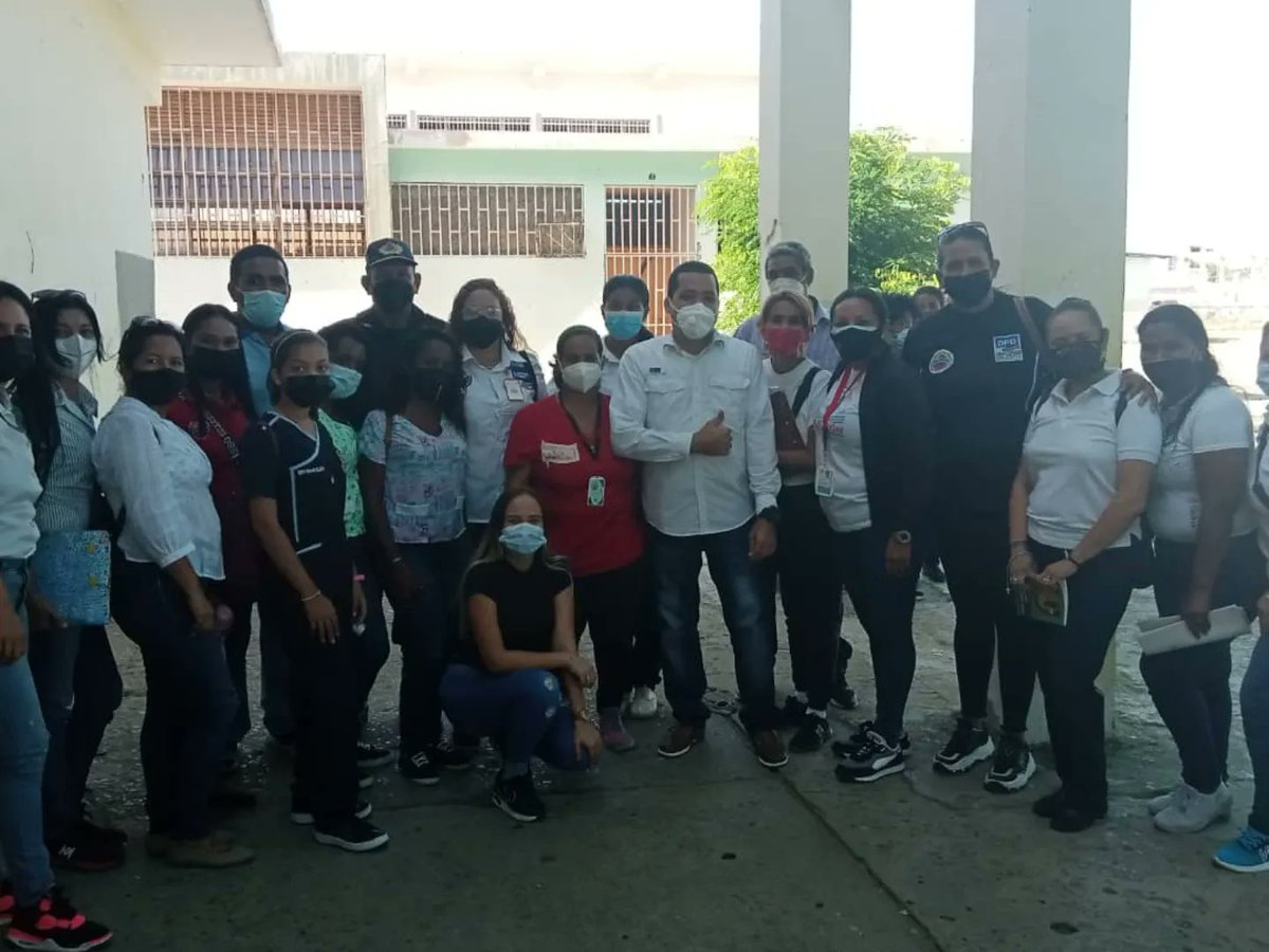 FalconSunad's tweet photo. Este martes en el Liceo "Pestalozzi" de Coro, abordamos a los estudiantes de media general, sobre prevención del consumo de alcohol, tabaco y otras drogas, responsabilidad penal, acoso escolar, se sumaron en la jornada, instituciones del Frente Preventivo, CECOPRODE 460 y ZE. https://t.co/XGgAuGvVRo