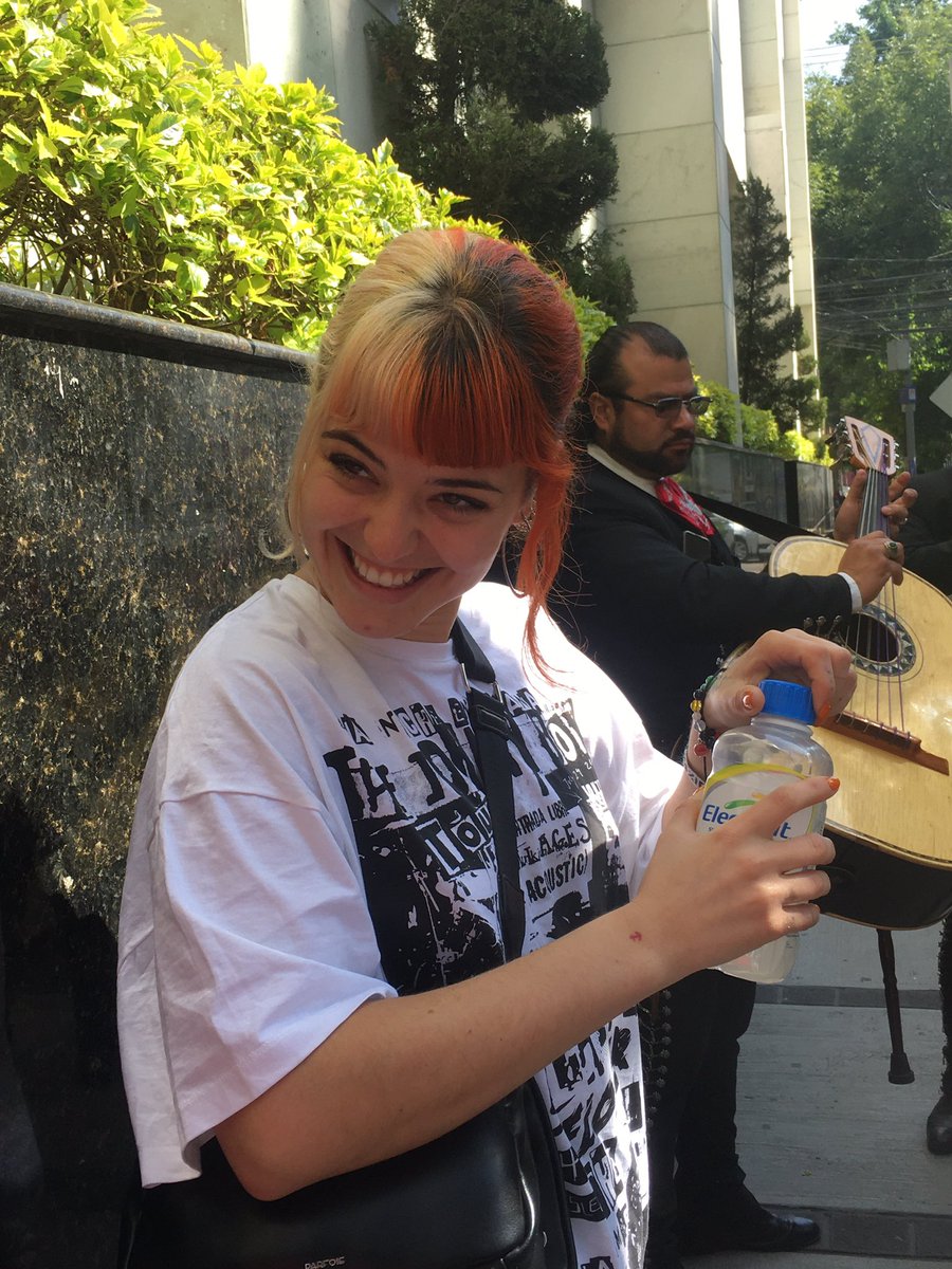 Alba con cara de___________

(Acompletar la frase)

Yo diré: ¿alguien dijo molletes con pico de gallo? 

Jaja, ya que la niña amó los molletes 💕💖🙌😂

#GraciasAlbaMX