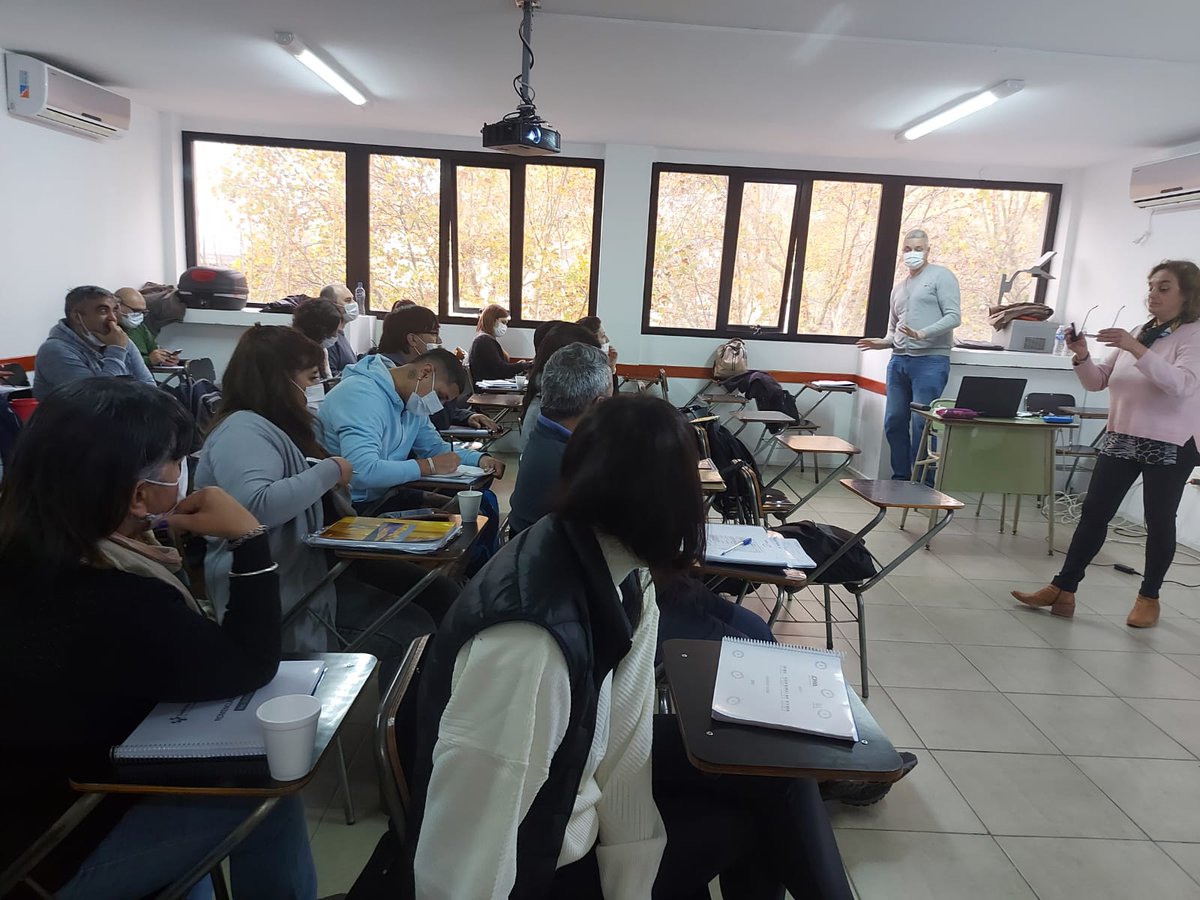 SindicatoDSalud's tweet photo. #SAMO365
En el @InstitutodelSSP clase 8 del Curso de SAMO Nivel I
Comision l
📝 Nomenclador IOMA
@NovionClaudia
Maite Charterina
@RosanaRivelli
Lucila Moreno
#CapacitandoElPresente📚
#PensandoEnElFuturo💻 https://t.co/EdRo4PaZ2H