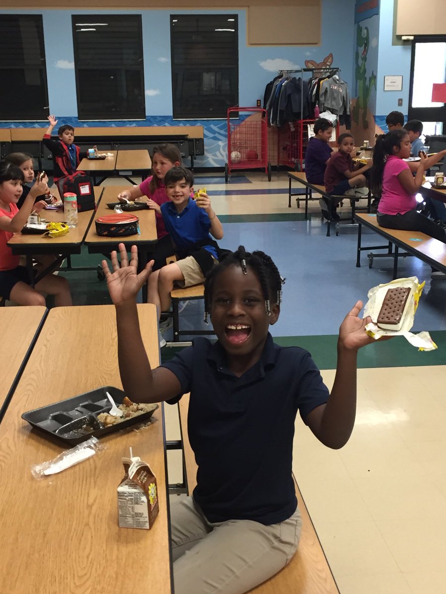 Mrs_DLynch's tweet photo. Celebrating success!  We are so proud of our students!  They rocked the iReady reading diagnostic! ⁦@PLEgators⁩ ⁦@PleCafe⁩ ⁦@CurriculumAssoc⁩ https://t.co/f7bh48tAjj