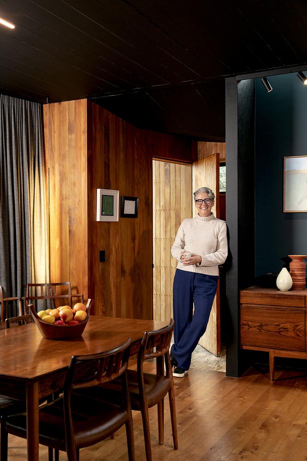 NZIArchitects's tweet photo. “Houses don’t have to be large — just thoughtful”, award-winning architect Lisa Webb of studio/LWA tells @NZHViva for this week's cover story. 📷 by Babiche Martens

https://t.co/gUdwmF2skH https://t.co/dDNtUHjBY4