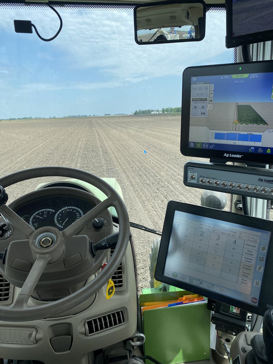 ConnorSible's tweet photo. Last corn pass of 2022. Technically have two more late soy planting dates to get planted, but #plant22 is pretty much wrapped up! https://t.co/IpH6aLfJnI