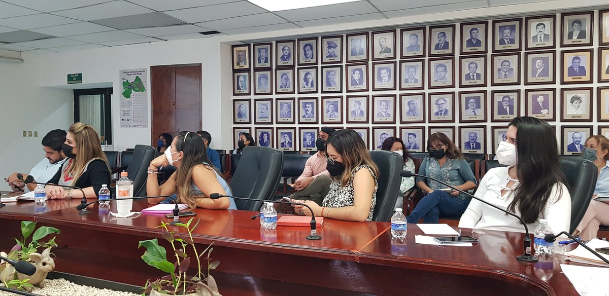 BedranRuiz's tweet photo. Trabajando por #TuxtlaCiudadDigna Usos y destino de suelo!😎 #SecretaríaDeDesarrolloUrbano e #ICIPLAM con la Comisión de Obras públicas y Desarrollo Urbano del Cabildo Municipal! #SomosAyuntamiento ☘🌿 https://t.co/f6EaTBkVjE