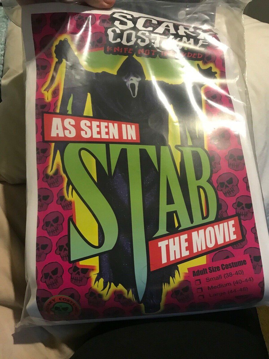 TeamCastagnet's tweet photo. The SCREAM Panoply.
With STAB cover, seen in Scream 2 (1997).
With the luminescent knife.
😱😱😱👻👻👻🔪🔪🔪
#ScaryCostume #Scream2 #Collection #Scream1997 #Stab #Scary #Costume #StabMovie #HorrorFan #Scream #ScreamFan #StabCostume #StabTheMovie https://t.co/Vk6X1gdIqb