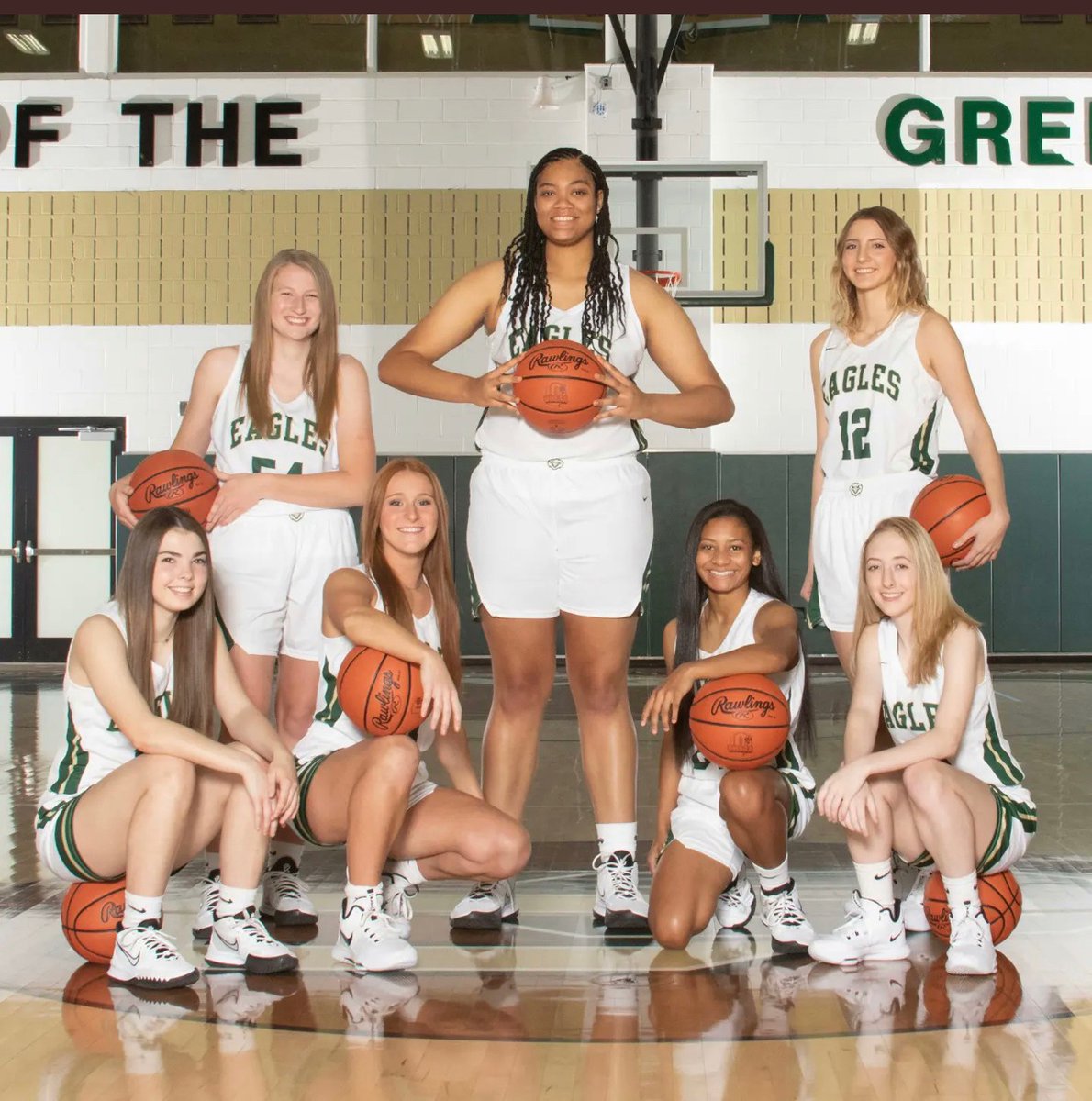 CONGRATS to the class of 2022…especially our SENIORS!!! Our team was lucky to have you as their leaders, role models, teammates and friends! We wish you all the best as you enter this next chapter! 💚💛🏀🦅💛💚