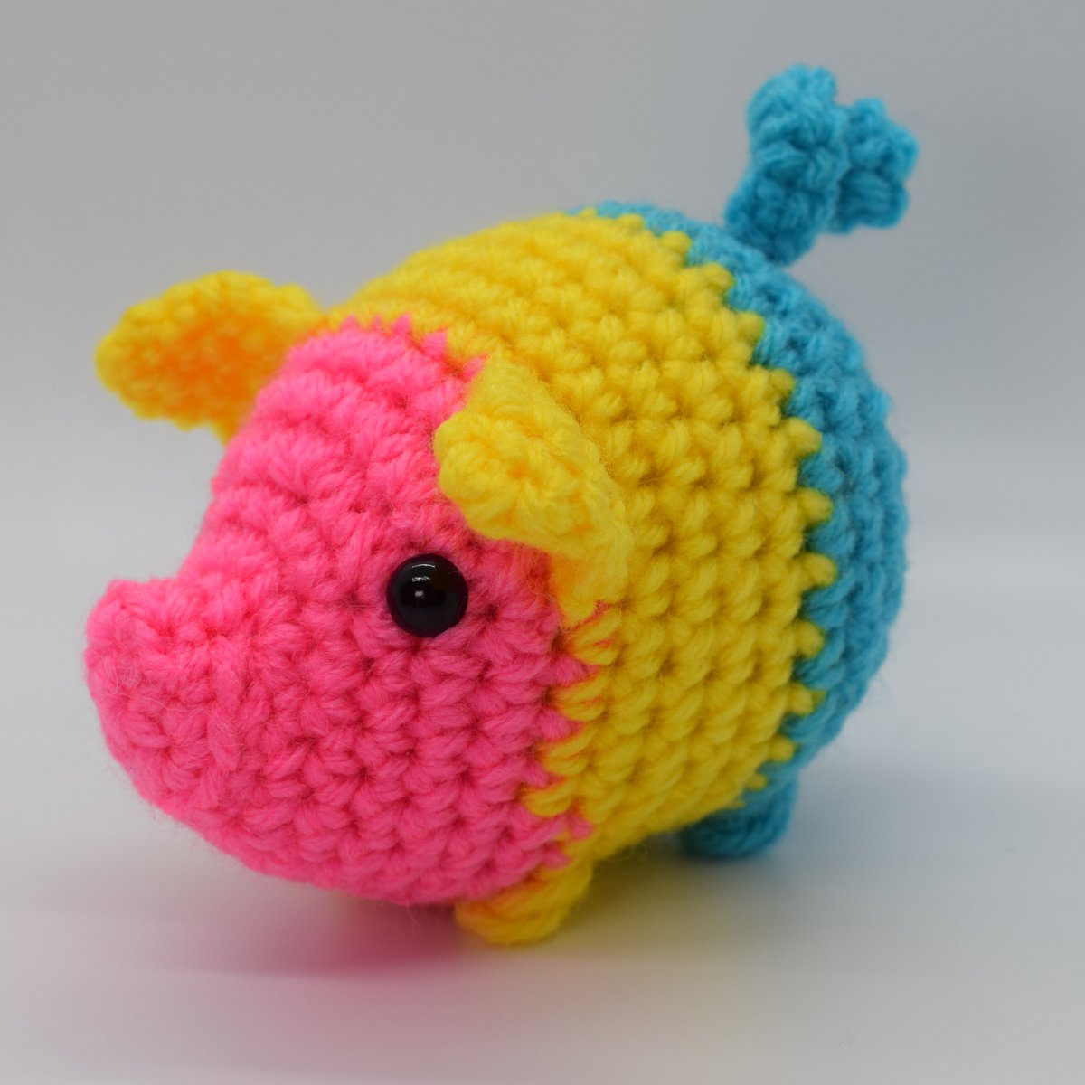 DoctorJCrochet's tweet photo. Happy Pansexual/Panromantic Visibility Day ✨
💕💛💙

#PanromanticVisibilityDay #PanVisibilityDay https://t.co/kn3SuLoFhB