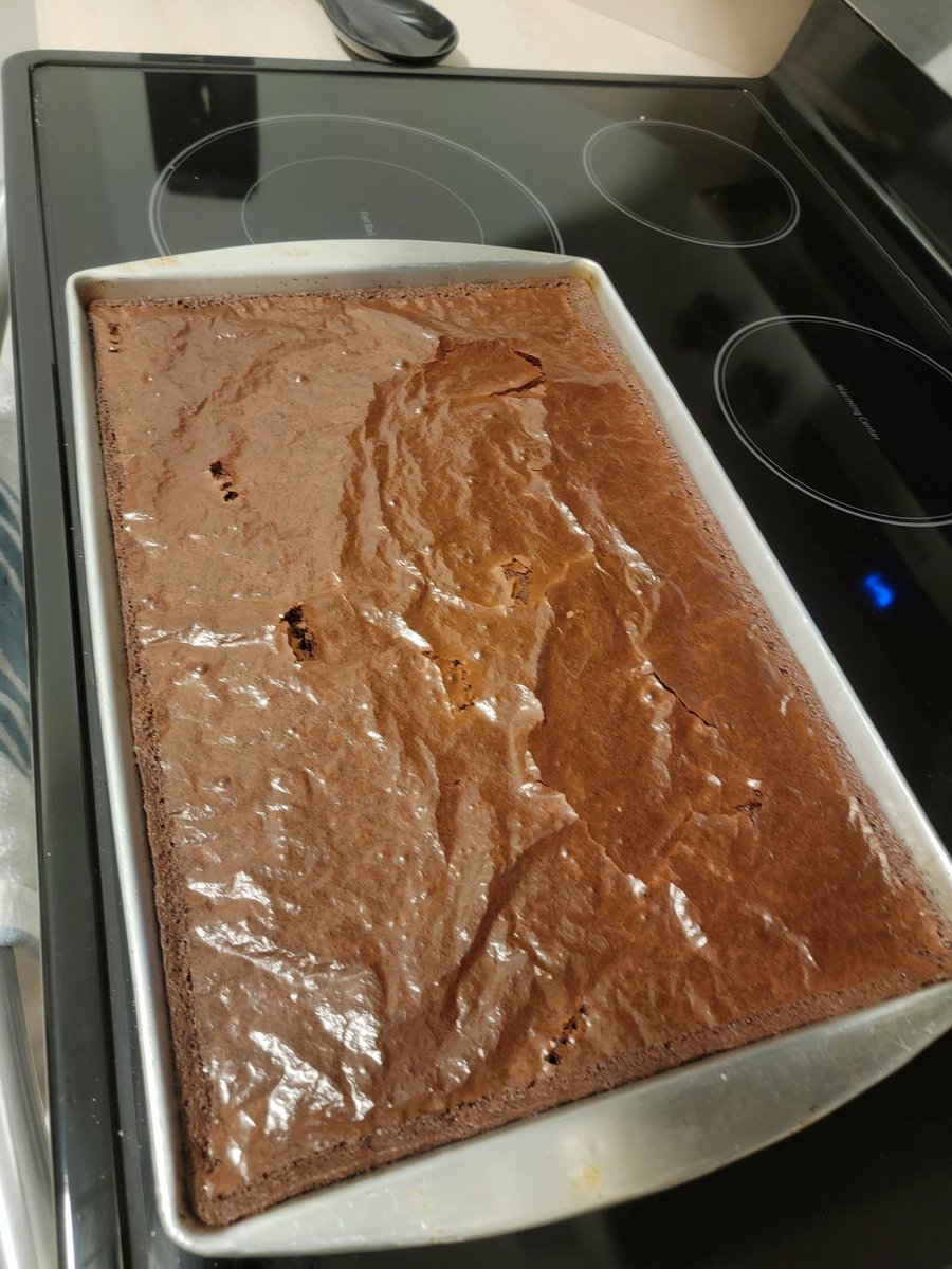 iashiaya's tweet photo. Made some brownies, want some? :3
#learningtobake https://t.co/XkQvr0tlCv