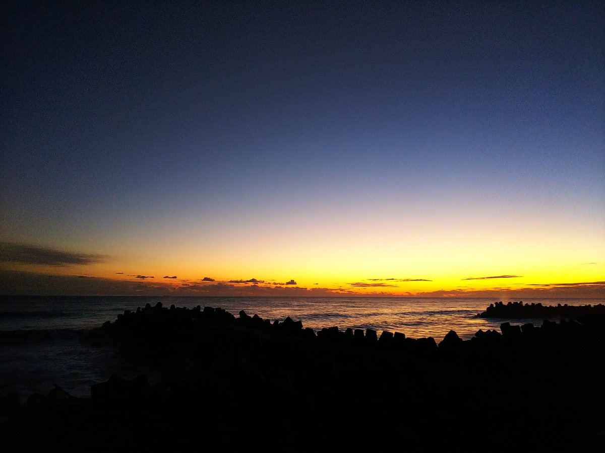 夜明け

#写真好きな人と繋がりたい 
#ファインダー越しの私の世界ᅠ 
#キリトリセカイ