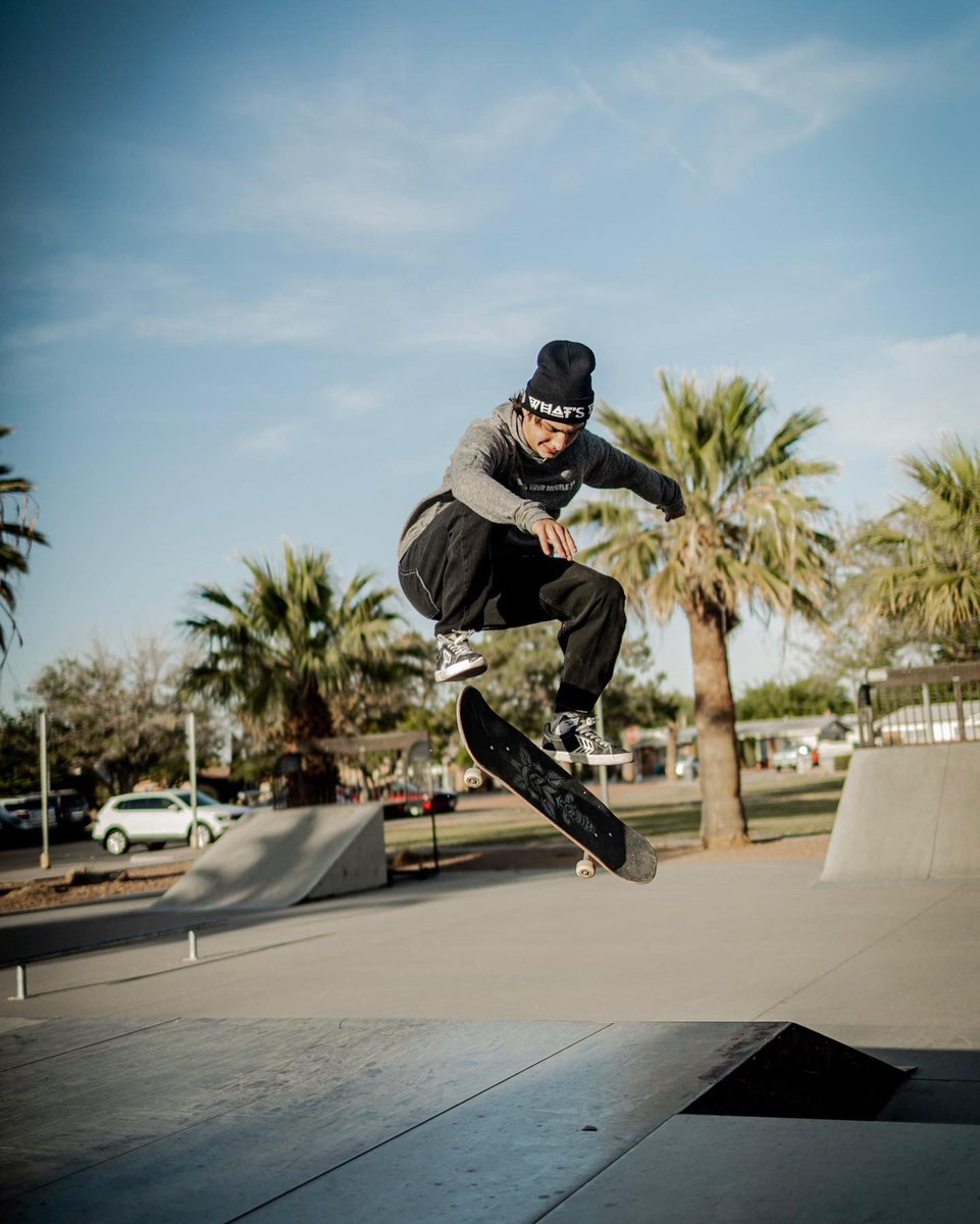 whatsyourhustl's tweet photo. Don't overwhelm yourself with the grand plan - attack it with a little bit of progress consistently. With enough focus, you'll find yourself exactly where you need to be.
WHAT'S YOUR HUSTLE?®
#WHATSYOURHUSTLE
#MSCLT
#skateboarding
Link: https://t.co/kCpPRcsE4s https://t.co/rYOBmwSMFw
