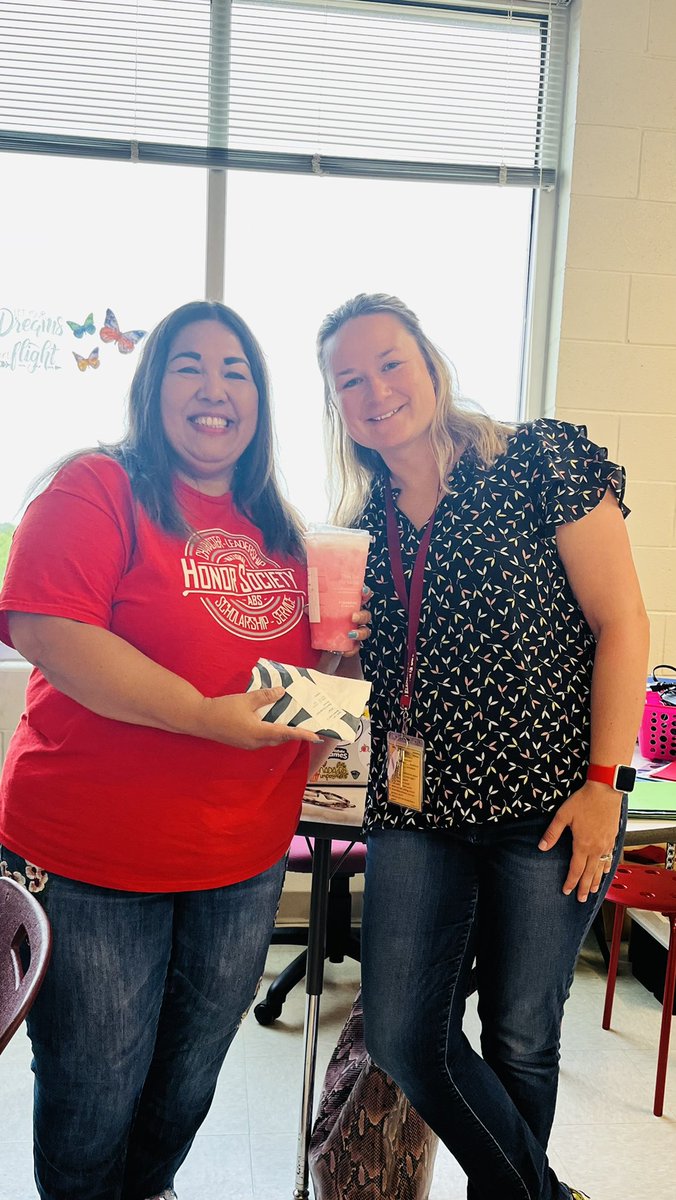 GRangel5th's tweet photo. Still Winning! Grateful for our CIS leader, Ms. Julia Smith, who brought me a yummy breakfast after winning a survey raffle! #pinkdrink #shesthebest @ABStrawn #communitiesinschool https://t.co/pvdBKjWLoe