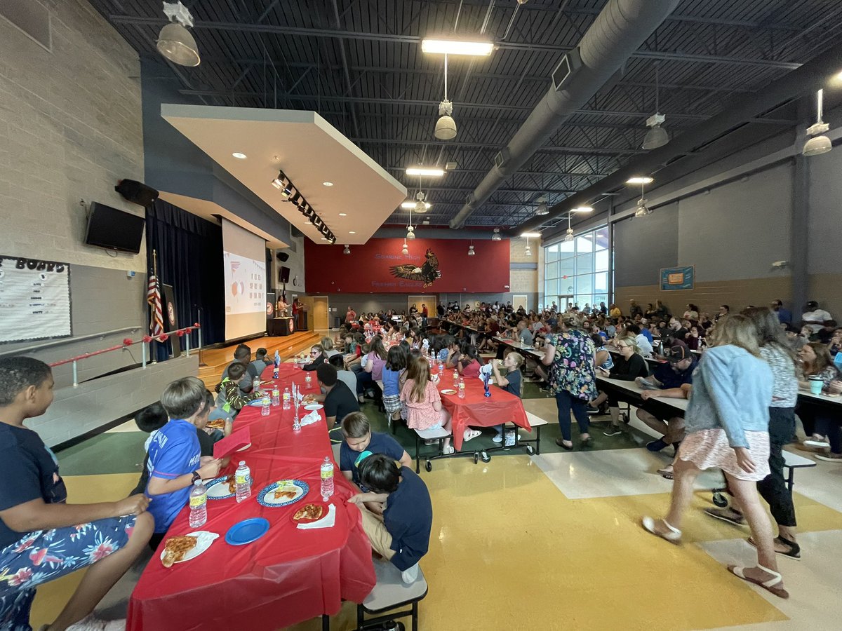 ComalFIT's tweet photo. Love this @FEScomal tradition! Honored to visit the Freiheit Elementary School 21-22 Intramural Sports & UIL Banquet this evening! #ComalIMSports @SKinginComal https://t.co/0VRNWdgHMj