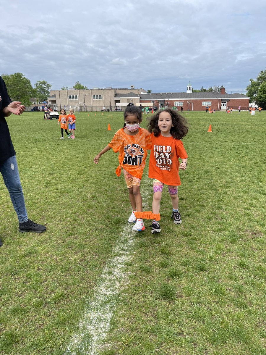 mrsditinyak's tweet photo. Field Day Fun! @MrsRobalino @NMBerkley_NJ https://t.co/Iu6d7kKEgR