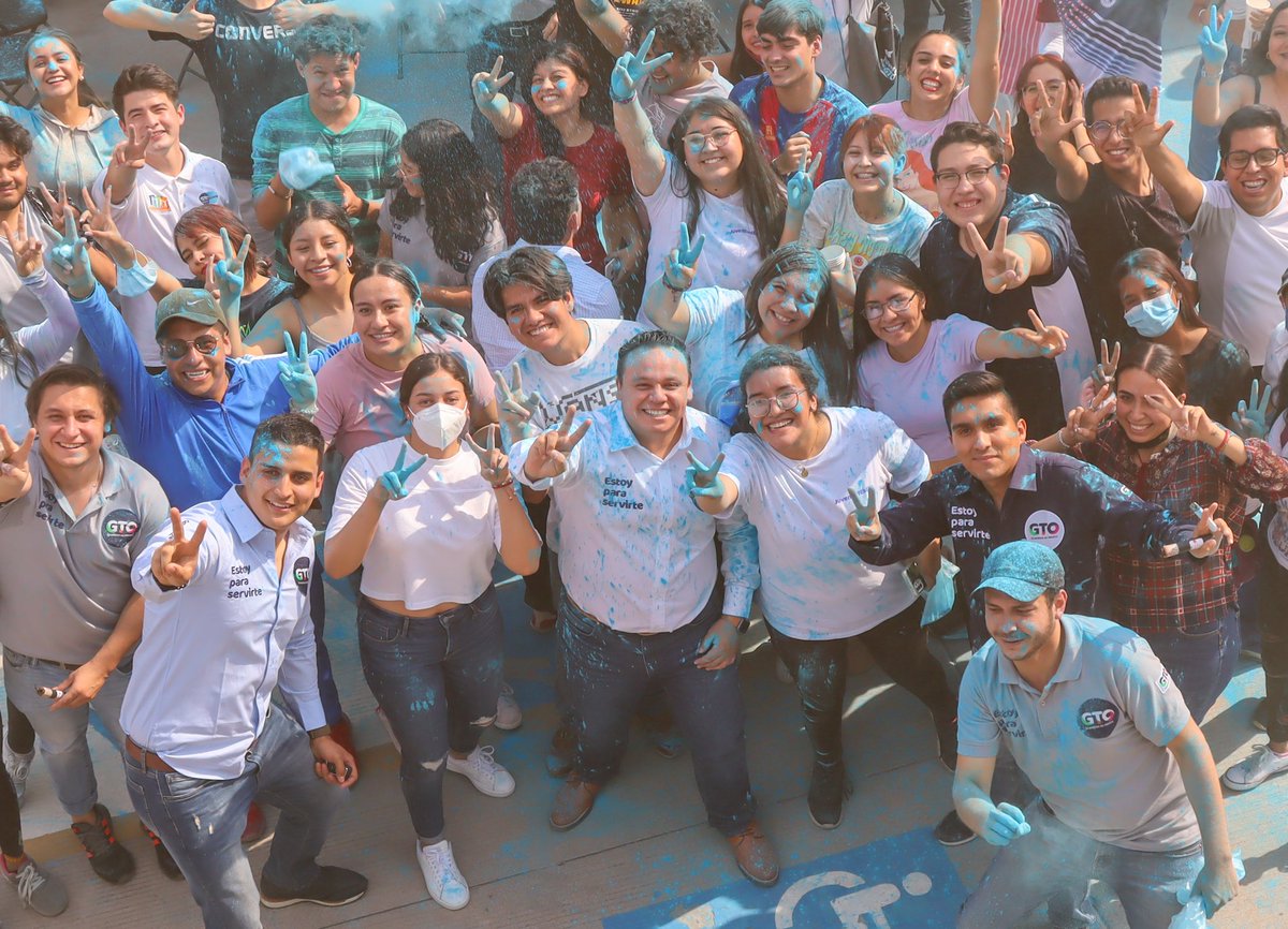 tnavarrogto's tweet photo. En el marco del Día del Estudiante, llevamos a cabo el #JuvenFest🥳🎉 un festejo para agradecer el buen trabajo que han venido desempeñando las y los jóvenes estudiantes que participan activamente en las Redes de Liderazgo y Comunidades de Empoderamiento🙋🏻♀️🙋🏽♂️ https://t.co/G1p3nJJty4