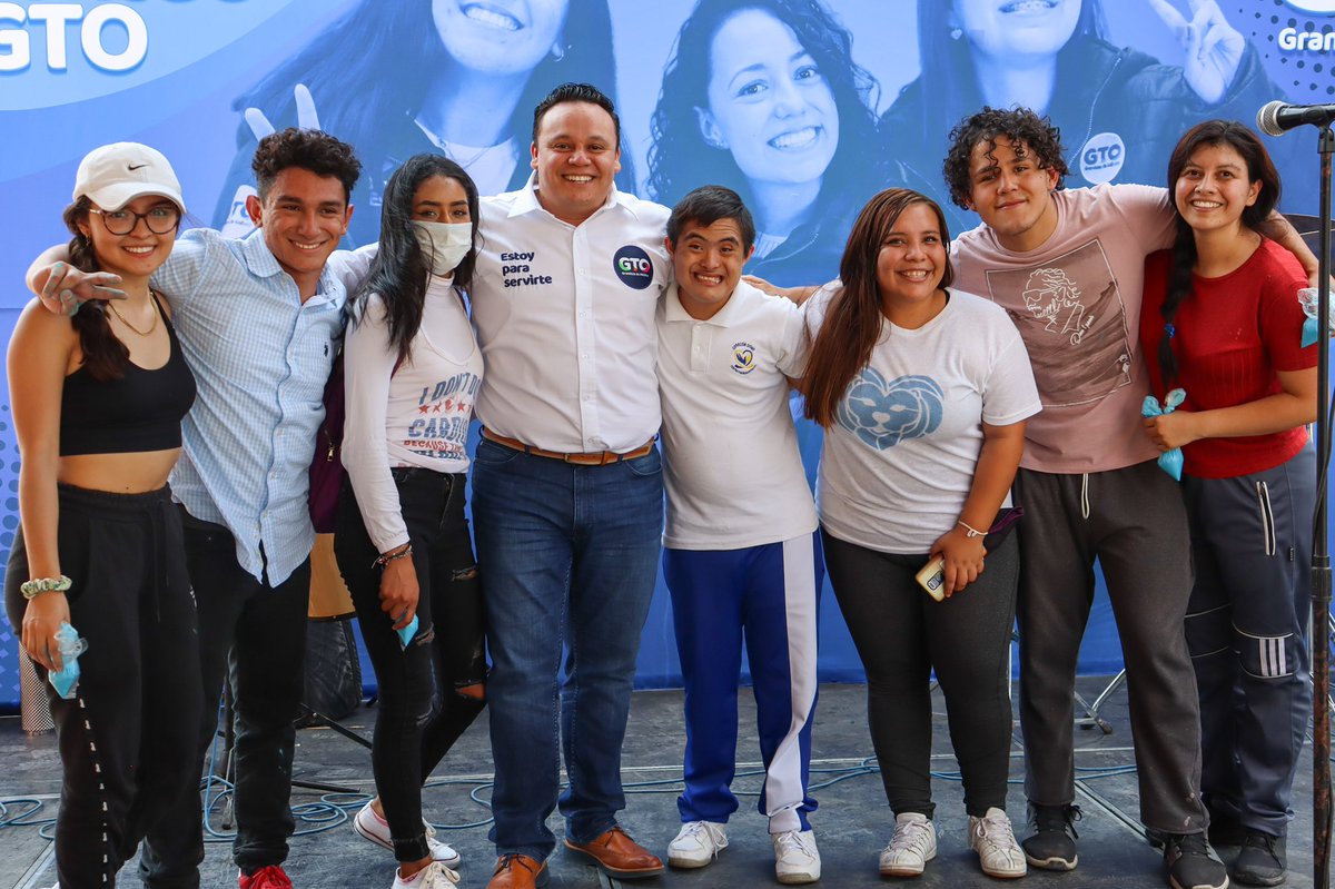 tnavarrogto's tweet photo. En el marco del Día del Estudiante, llevamos a cabo el #JuvenFest🥳🎉 un festejo para agradecer el buen trabajo que han venido desempeñando las y los jóvenes estudiantes que participan activamente en las Redes de Liderazgo y Comunidades de Empoderamiento🙋🏻♀️🙋🏽♂️ https://t.co/G1p3nJJty4
