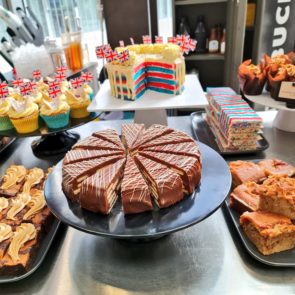 ken__moodie's tweet photo. More #Jubilee bakes today, really pleased with how they turned out, especially the Drip Cake &amp; the Queens Chocolate Biscuit Cake 🇬🇧🇬🇧🇬🇧 #welovethisbusiness #baxterstorey #butterwouldntmelt #themodernbaker @BaxterStorey @CofGCollege @Catering_CoGC https://t.co/F8Ko5QpvW5