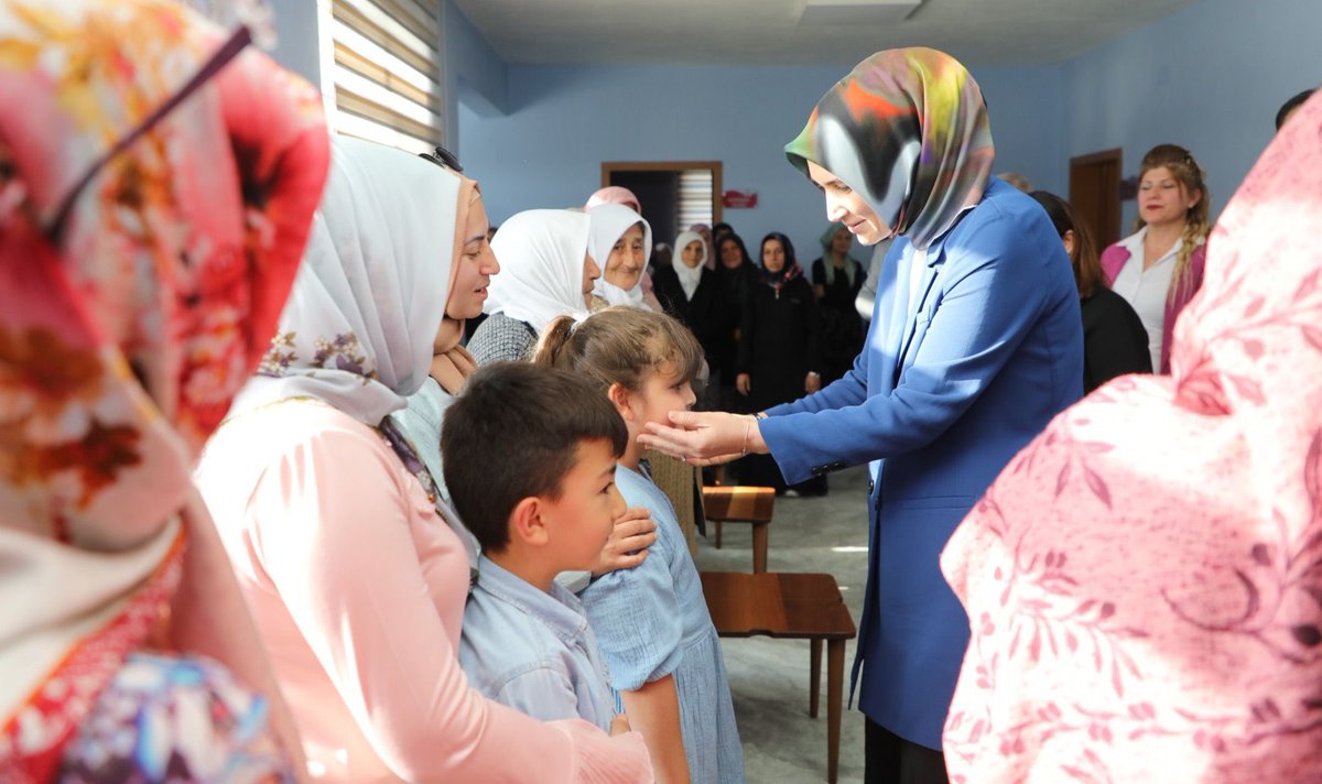Anadolu kadınının gülüşü içten, sevgisi samimi... Fedakâr bir o kadar da çalışkan. 

Her bir ilçemizde emeklerini, hayata kattıklarını görüyor, kadınlarımızın başarılarıyla ayrı bir heyecan duyuyorum.

📍Sinanpaşa Kadın Kültür Evi