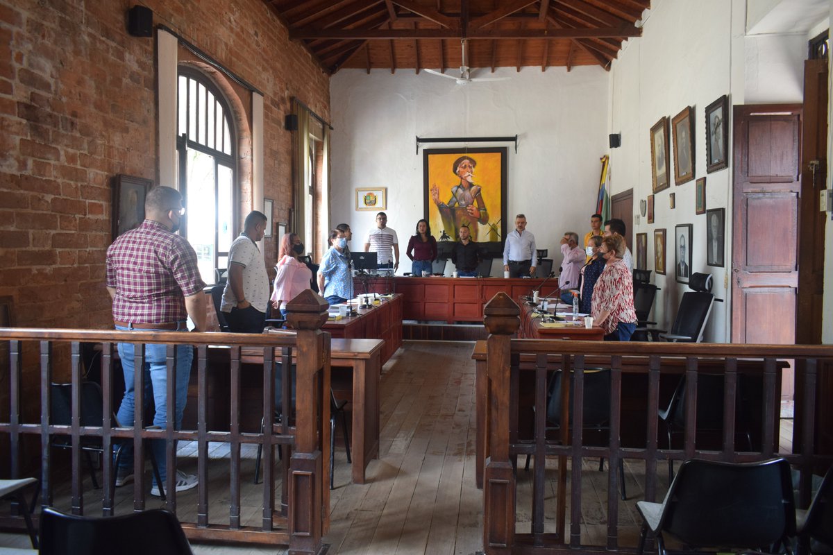 ¡Gracias Concejales! 💛🖤 Por escuchar a nuestra comunidad, porque con su voz y compromiso aportan al desarrollo y bienestar de nuestro municipio. ¡Feliz Día Concejales de Titiribí! 👏
#TodosPorTitiribí #Titiribí #Concejal #Antioquia